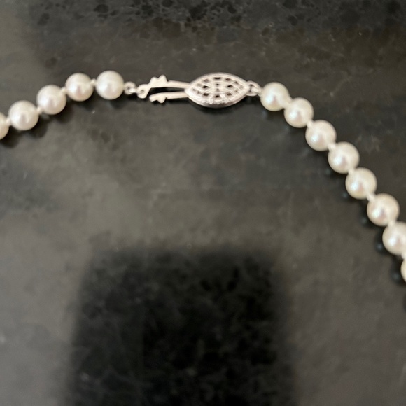Pearl Necklace With Sterling Silver Clasp - Picture 3 of 3